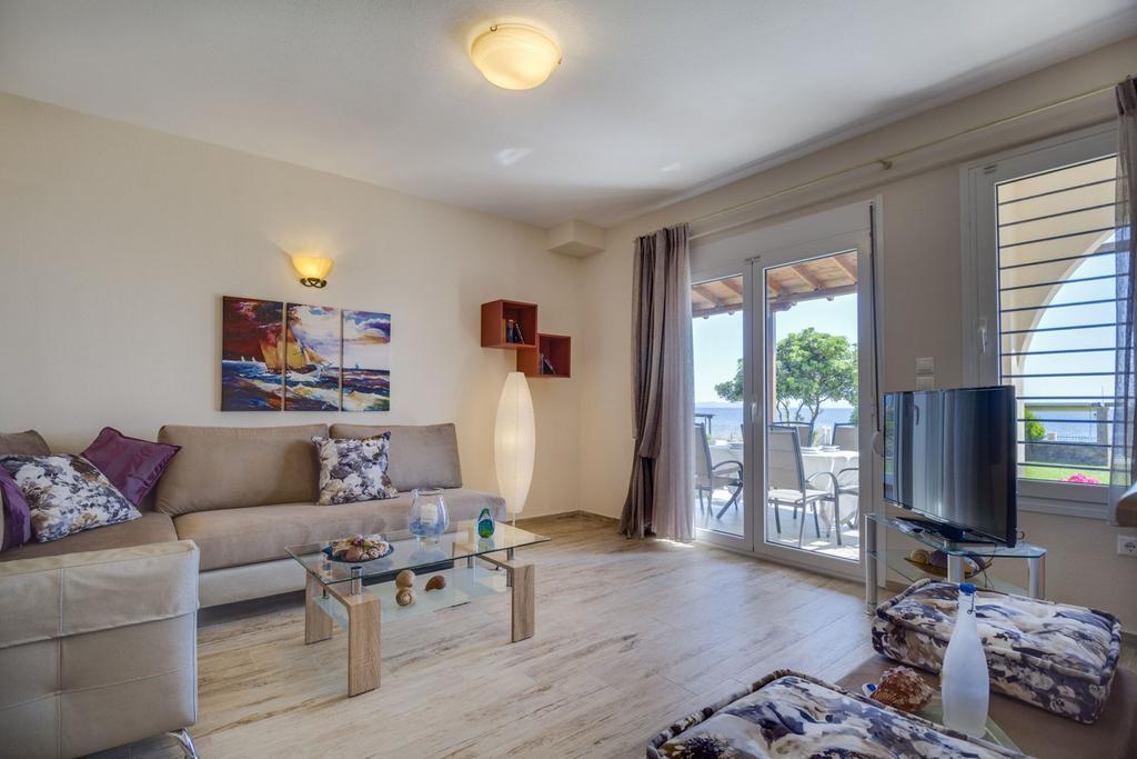 Villa Nefeli - Akti Salonikiou A Áyios Nikólaos Ngoại thất bức ảnh